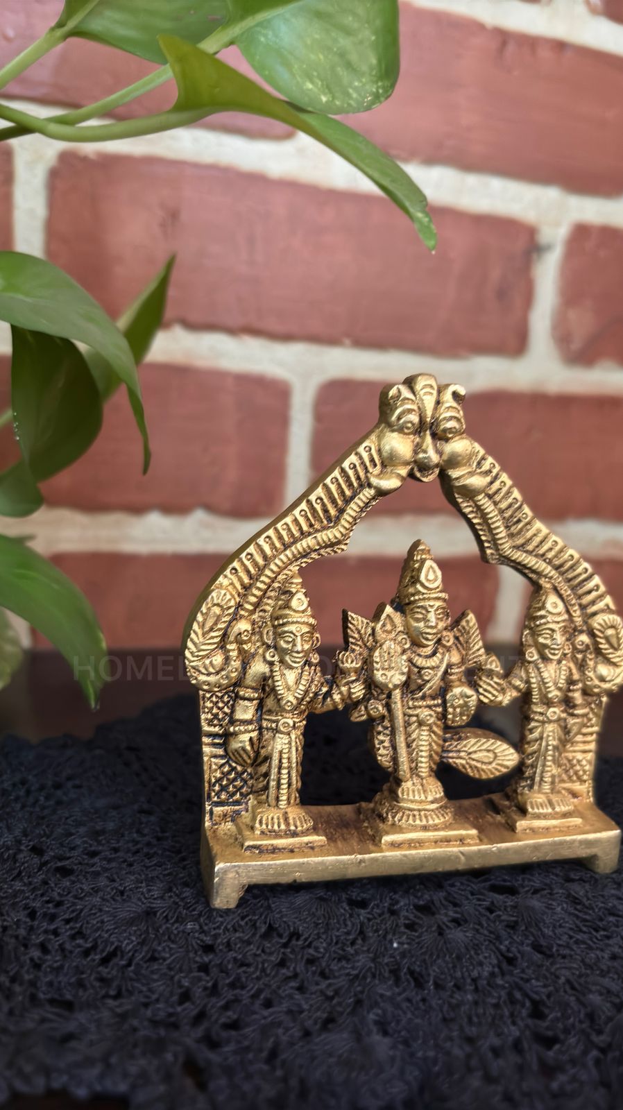 Murugar Valli Deivanai - 3.5x3.2x0.6 inches