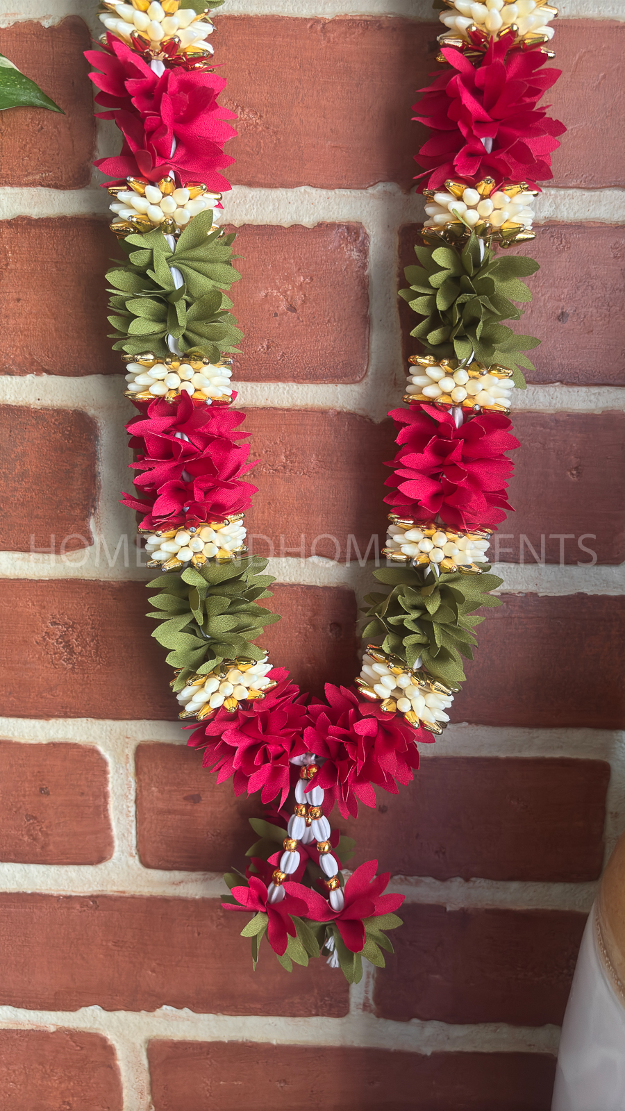 Malli Maalai/Garland Multicolour with Gold Details