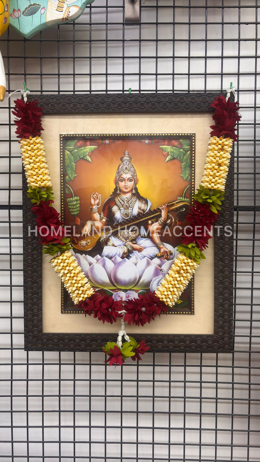 Exquisite Garland with Gold Detailing - MAA0038 (21 Inches)