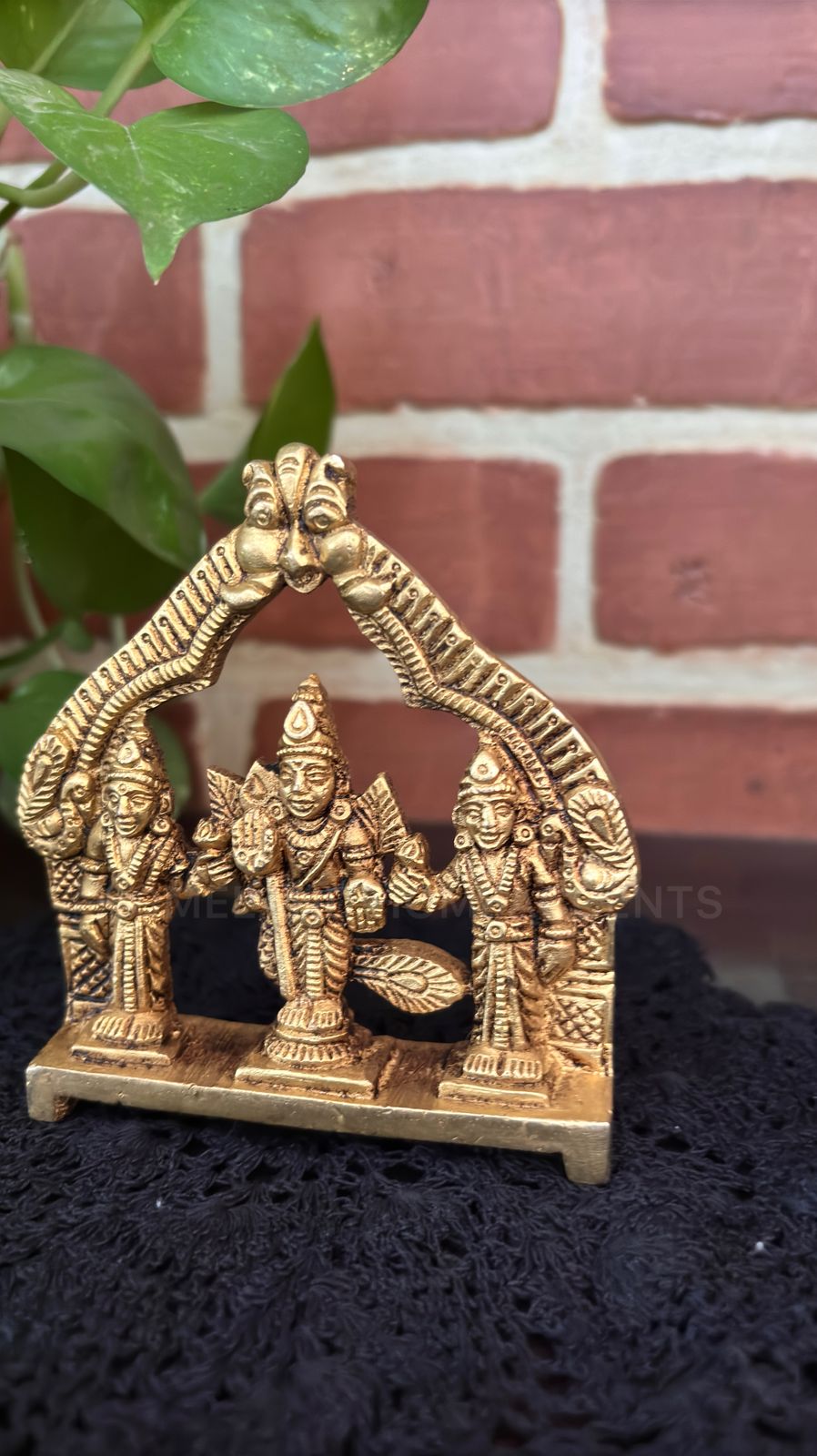 Murugar Valli Deivanai - 3.5x3.2x0.6 inches